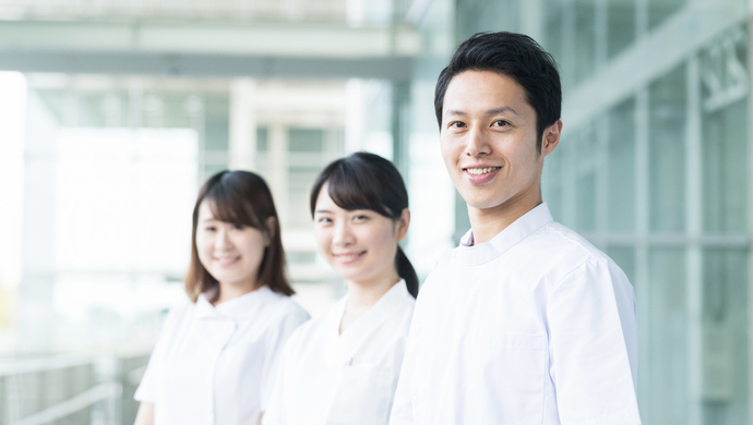 【一般・審美・予防・矯正・小児の歯科医師】「久寿川駅」5分、月収45万円以上、年間休日120日以上、予防重視の診療です