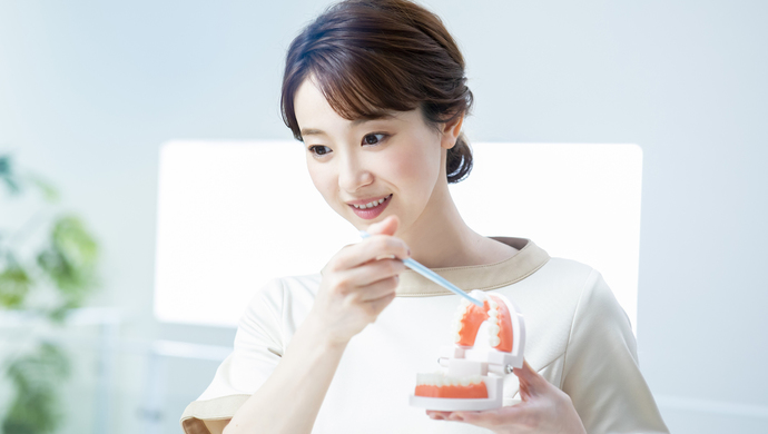 【一般・審美・矯正・小児・予防の歯科助手、受付】「江坂駅」徒歩2分、賞与年2回、無痛治療をモットーに取り組んでいる歯科医院です