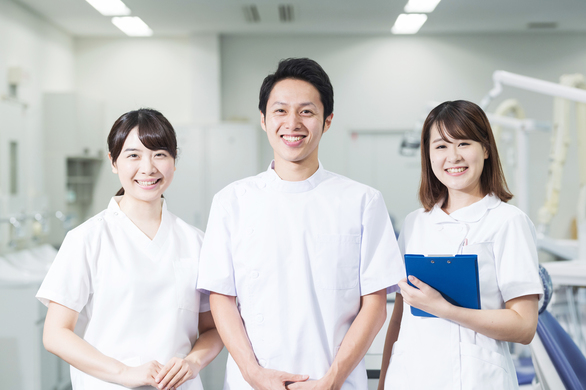 【一般・審美・ホワイトニング・口腔外科・予防・訪問の歯科衛生士】「大阪駅」徒歩5分、向上心のある方、キャリアアップ、週休2日以上