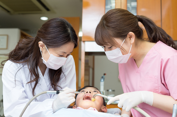 【一般・小児歯科の歯科衛生士】「北鈴蘭台駅」徒歩9分、月給31万円〜、年休130日以上で高待遇です