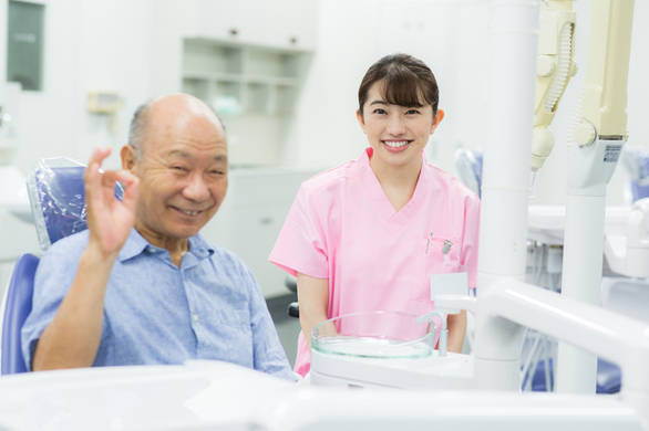 【一般歯科の歯科衛生士】「東野駅」徒歩すぐ、完全週休2日制、退職金制度あり、月給25万円～、清潔感のあるフロア環境