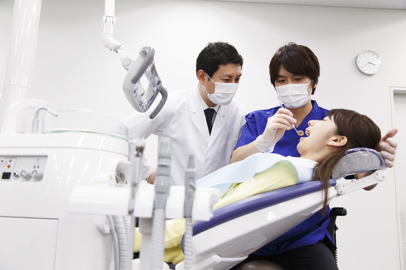 【審美・矯正の歯科医師】「西梅田駅」徒歩2分、賞与あり、向上心のある方、ハイレベルな技術力の習得