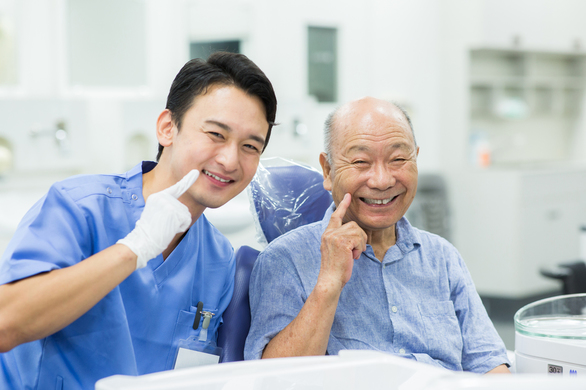【一般・審美・予防の歯科医師】「京都駅」徒歩2分、月給40万円～、年間休日125日、離職率低め、福利厚生充実、最新鋭のインプラント治療を行っている歯科医院です